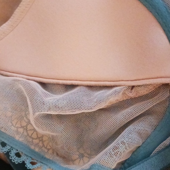 GREAT CONDITION VICTORIA SECRET VERY SEXY PLUNGE UNLINED LACE BRA SZ 32D - Picture 8 of 8